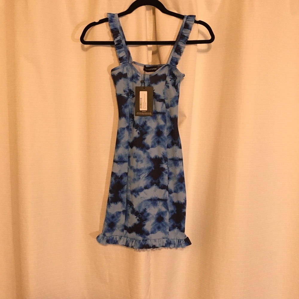 👍4\$30 NWT Prettylittlething Tie-dye dress. Size 2
